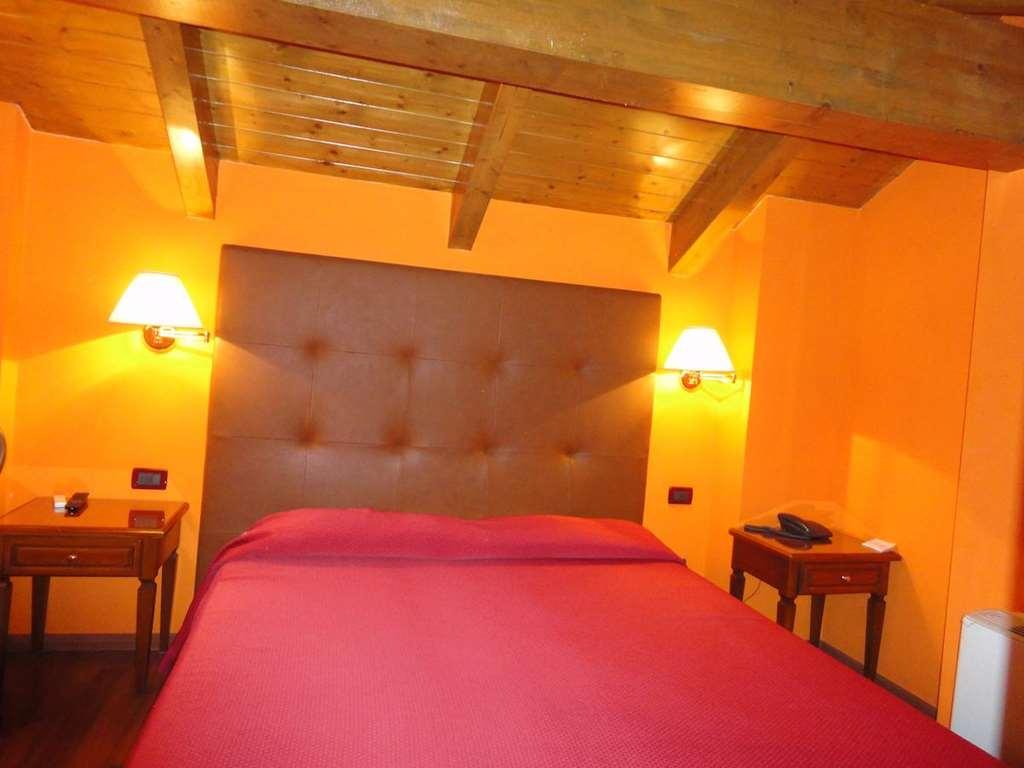 Hotel Vazzana Volpiano Δωμάτιο φωτογραφία